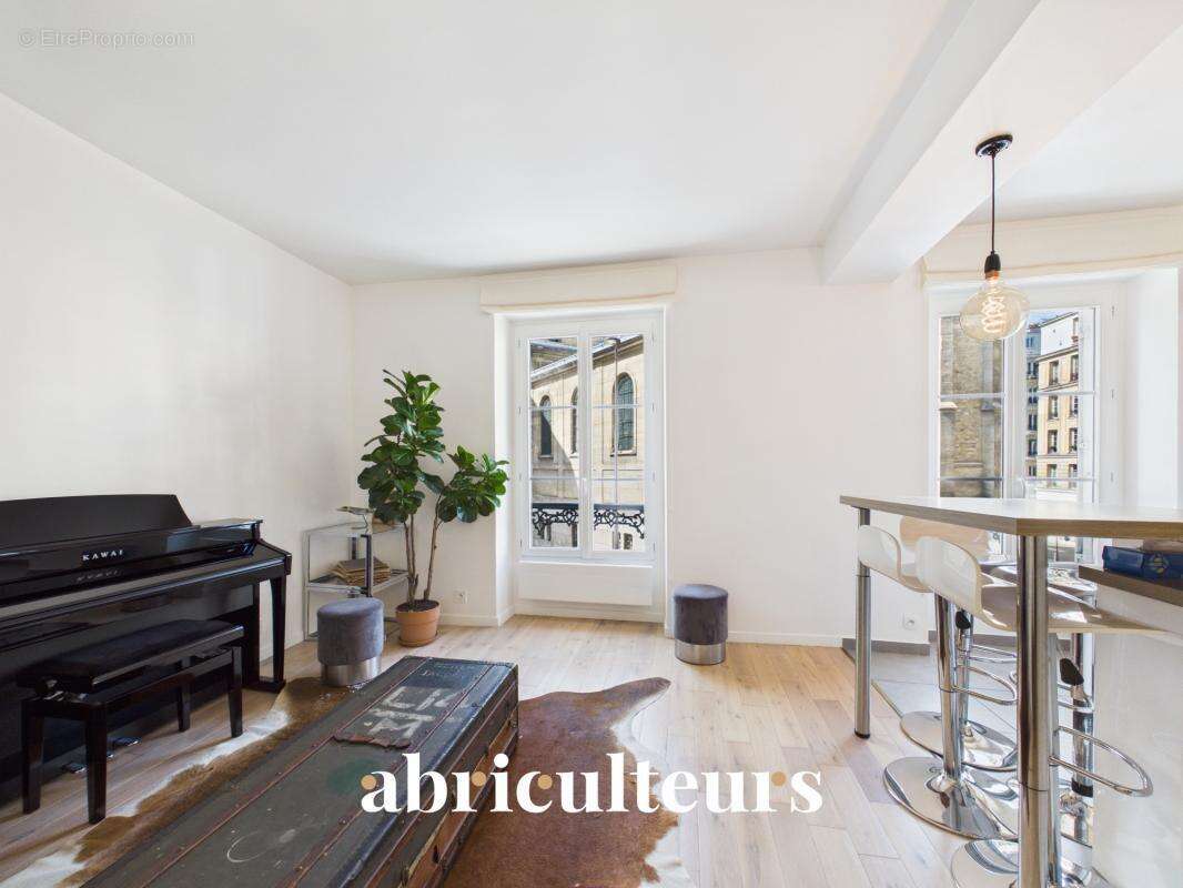 Appartement à PARIS-18E