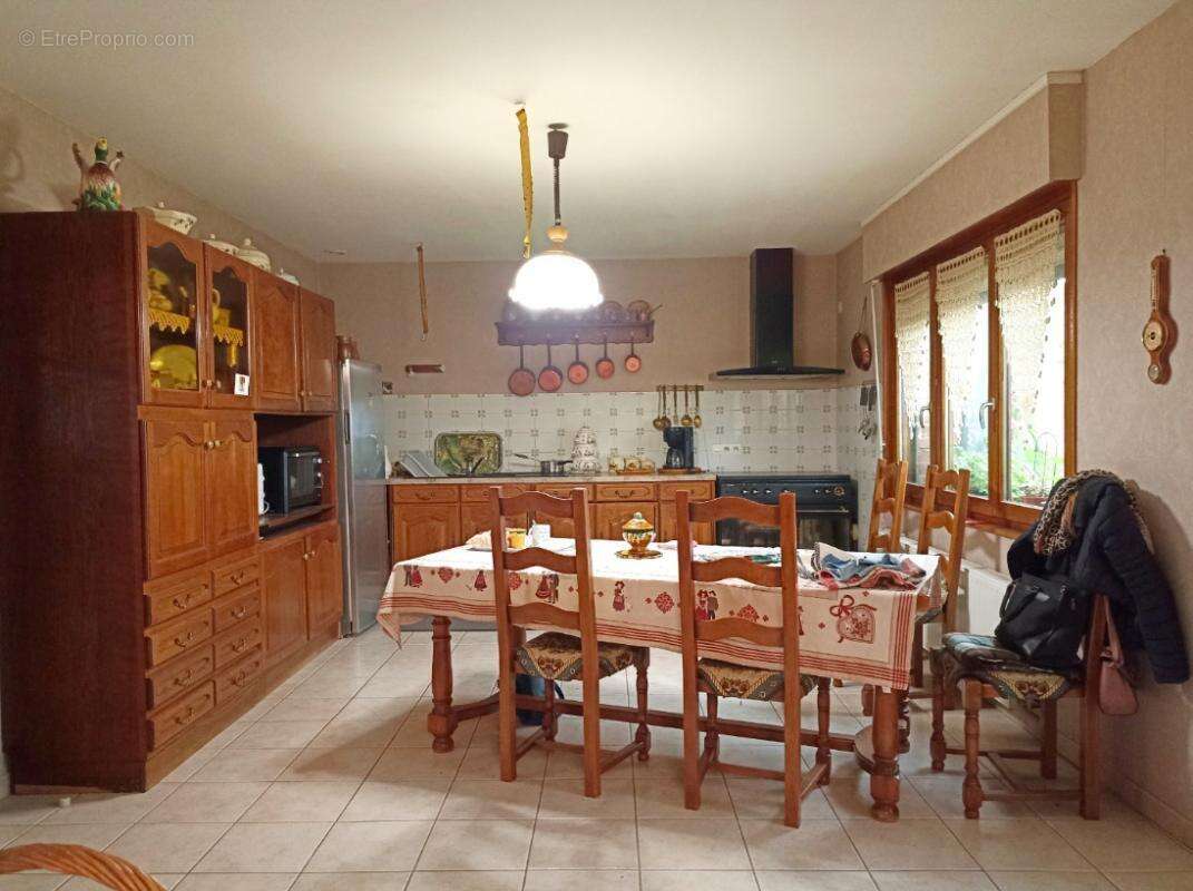 Maison à AVESNES-SUR-HELPE