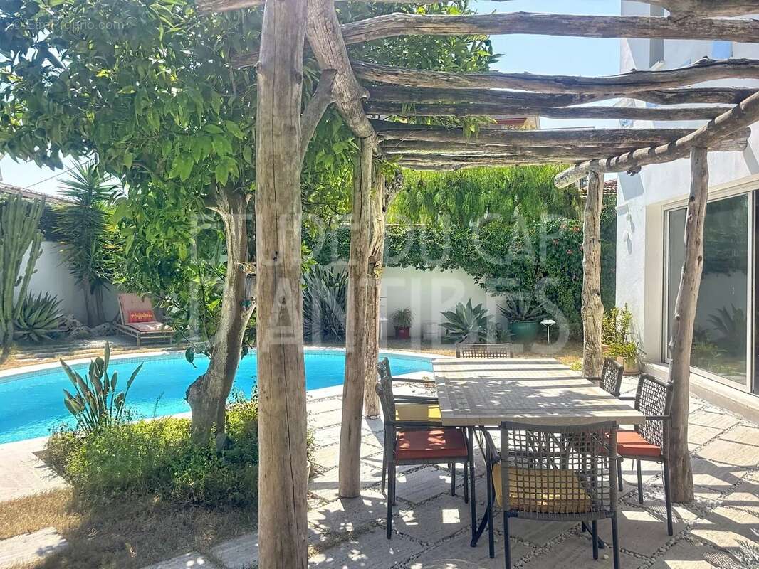 Exclusivite etude du cap d'antibes villa avec piscine. - photo 2