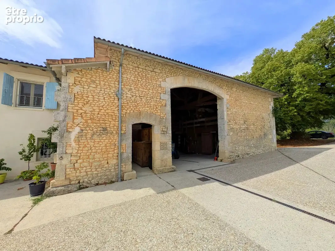 Ancien moulin du XVIe siècle avec maison d'amis, chambres d’hôtes et 2 hectares - photo 16