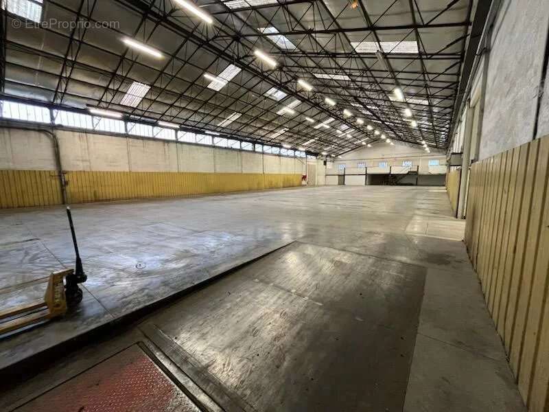 Commerce à VENISSIEUX