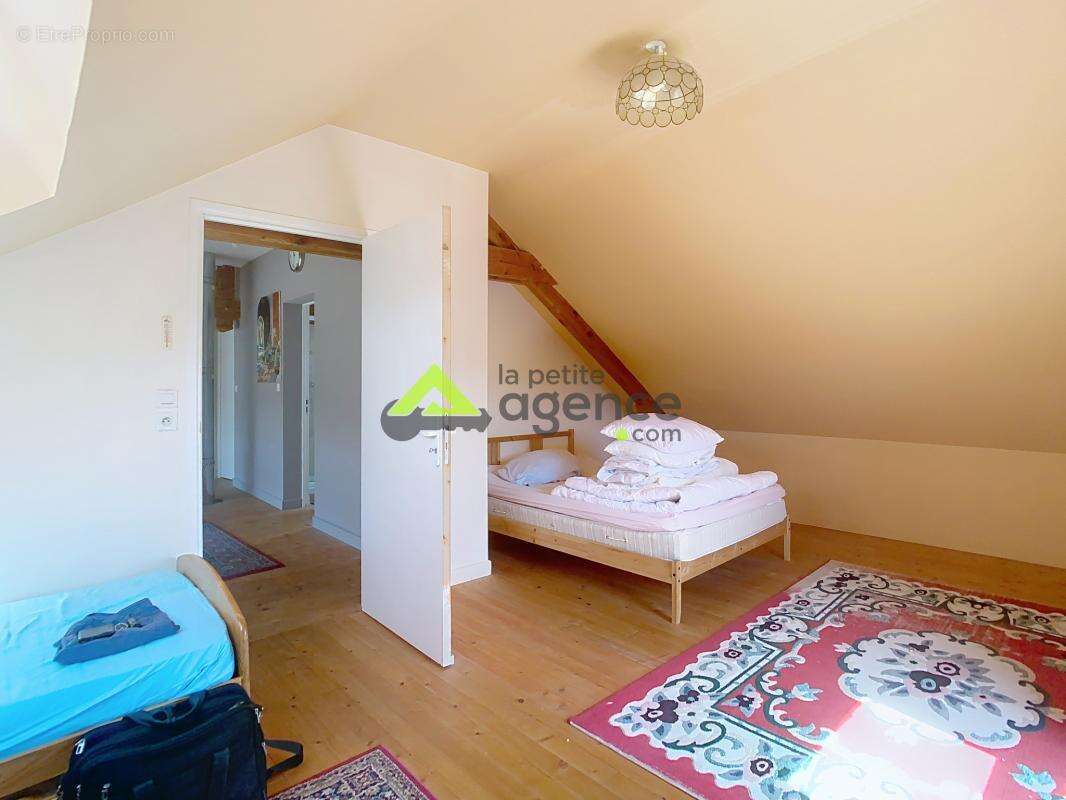 Maison à SAINT-QUENTIN-LA-CHABANNE