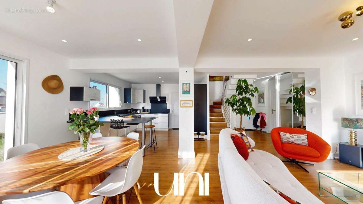 Maison à MAY-SUR-ORNE