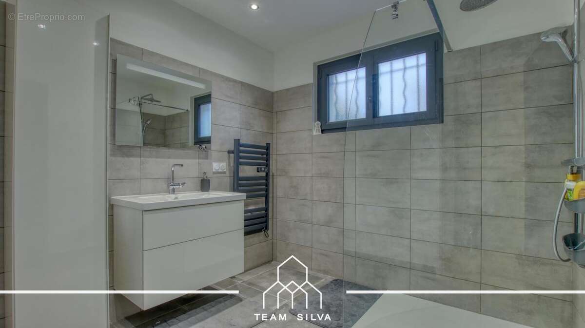 Maison à SEREZIN-DU-RHONE