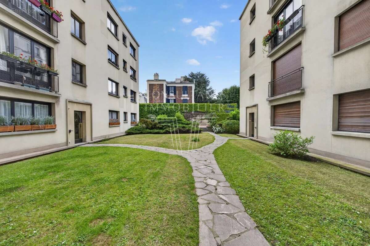 Appartement à NEUILLY-SUR-SEINE