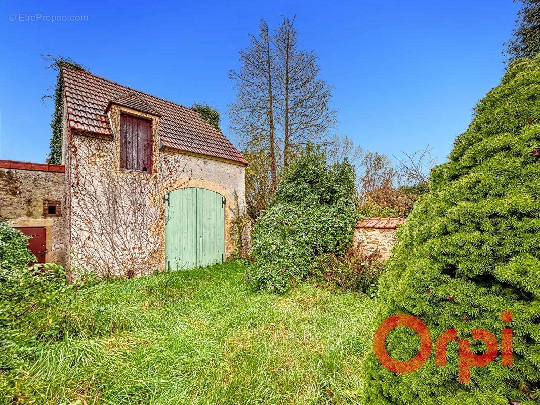 Maison à AINAY-LE-VIEIL