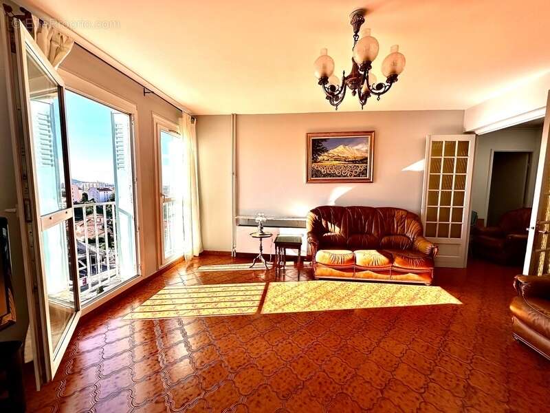 Appartement à MARSEILLE-4E
