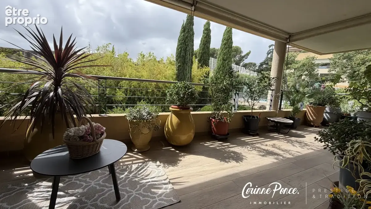 Nimes centre quartier revolution p3 75 m2 terrasse 40m2 garage , ascenseur, residence standing avec piscine pr - photo 2