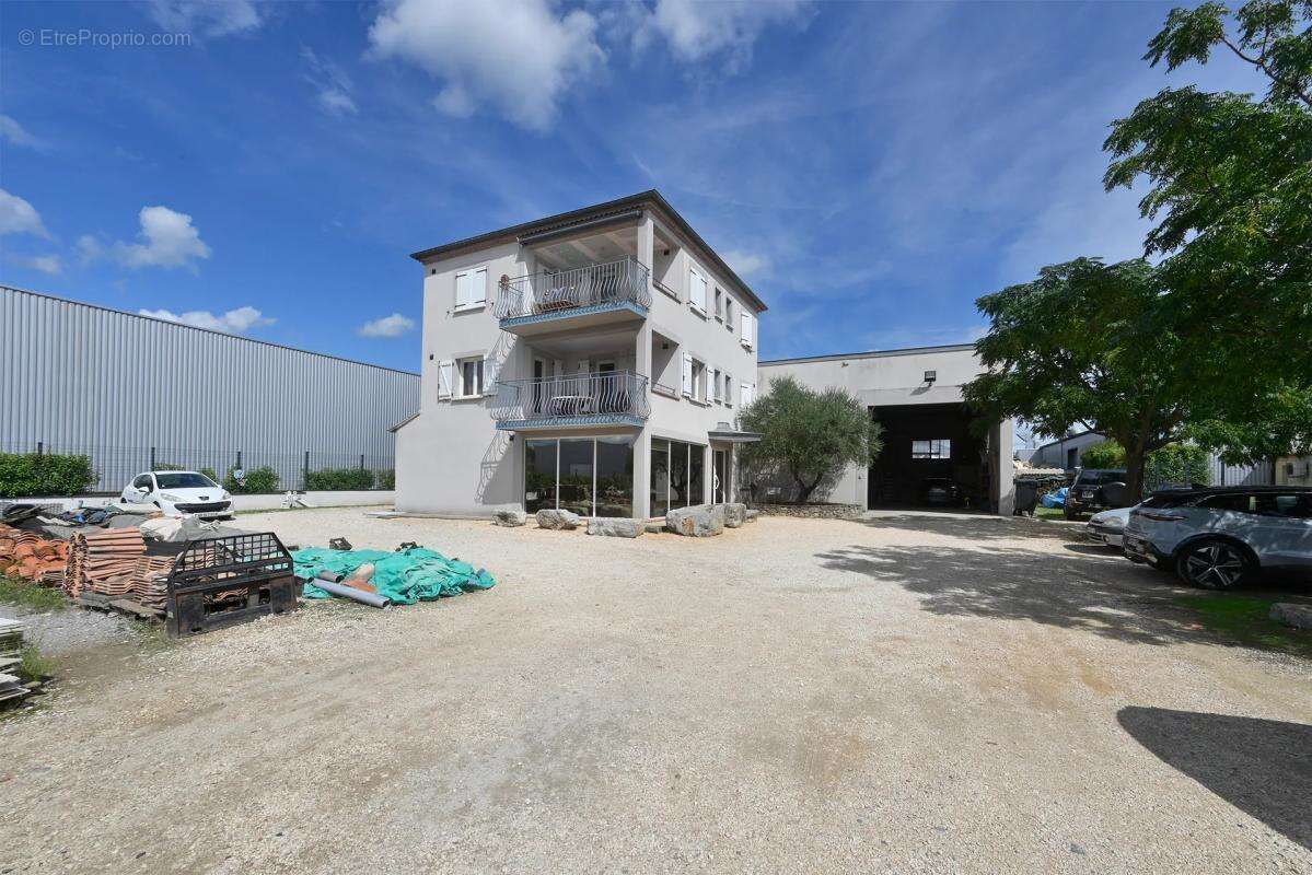 Maison à SAINT-JULIEN-LES-ROSIERS