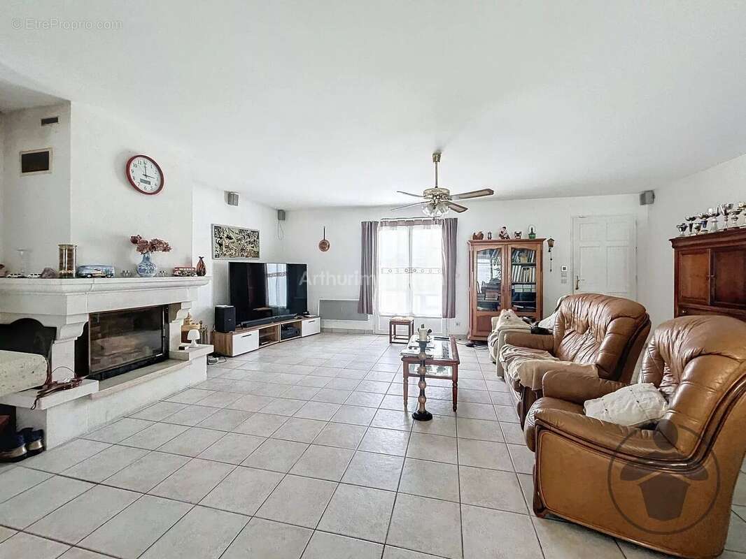 Maison à SAINT-CHRISTOLY-DE-BLAYE