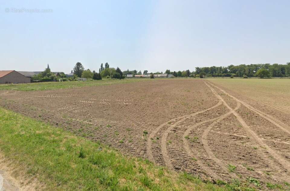 Terrain à ROUCOURT