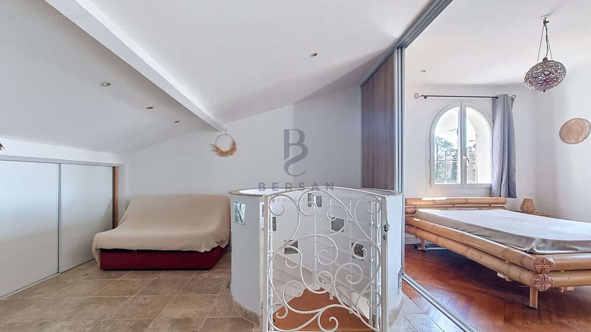 Appartement t2 centre ville st raphael calme vue mer imprenable - photo 12