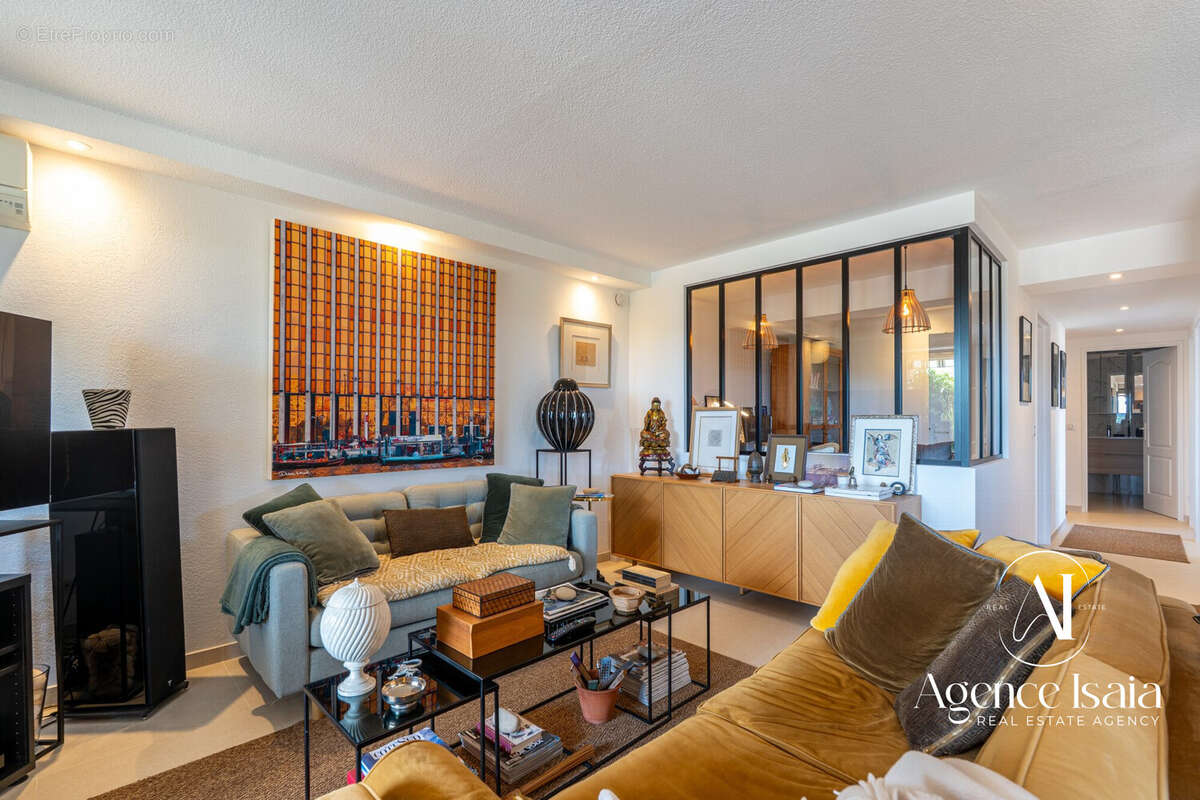 Appartement à BORMES-LES-MIMOSAS