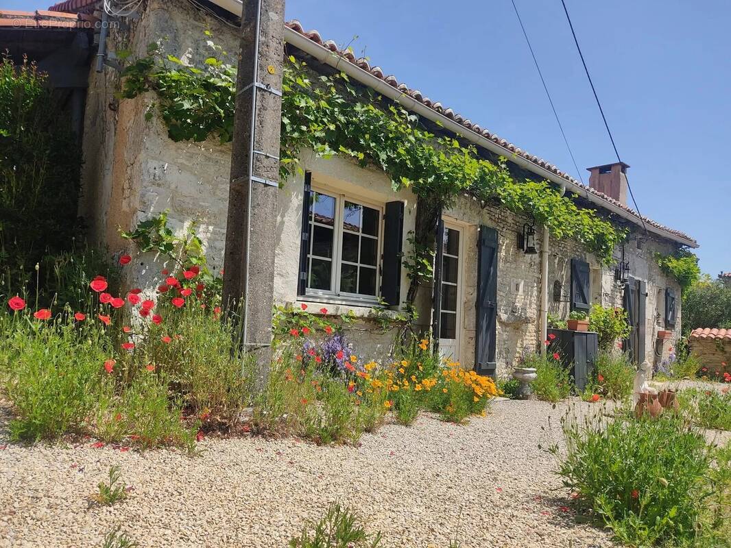Maison à SAINT-MARTIN-L'ARS