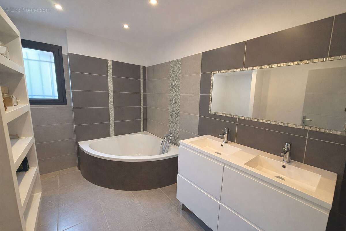 Maison à SAINT-PAUL-TROIS-CHATEAUX