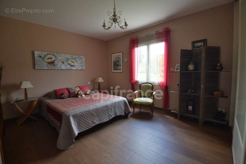 Propriété au calme - 5 chambres - T3 attenant - garage XXL - piscine - à MARMANDE (47) - photo 20