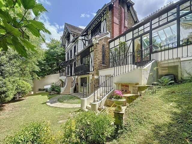 Maison à SAINT-MAUR-DES-FOSSES