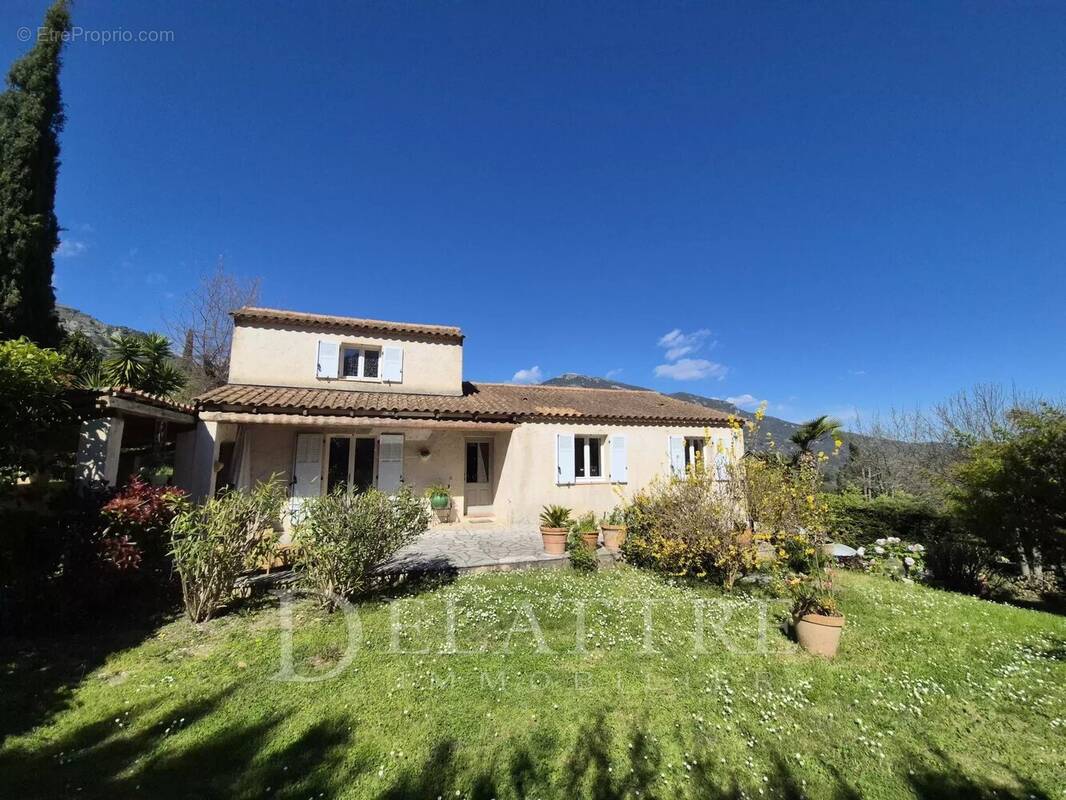 Maison à CHATEAUNEUF-GRASSE