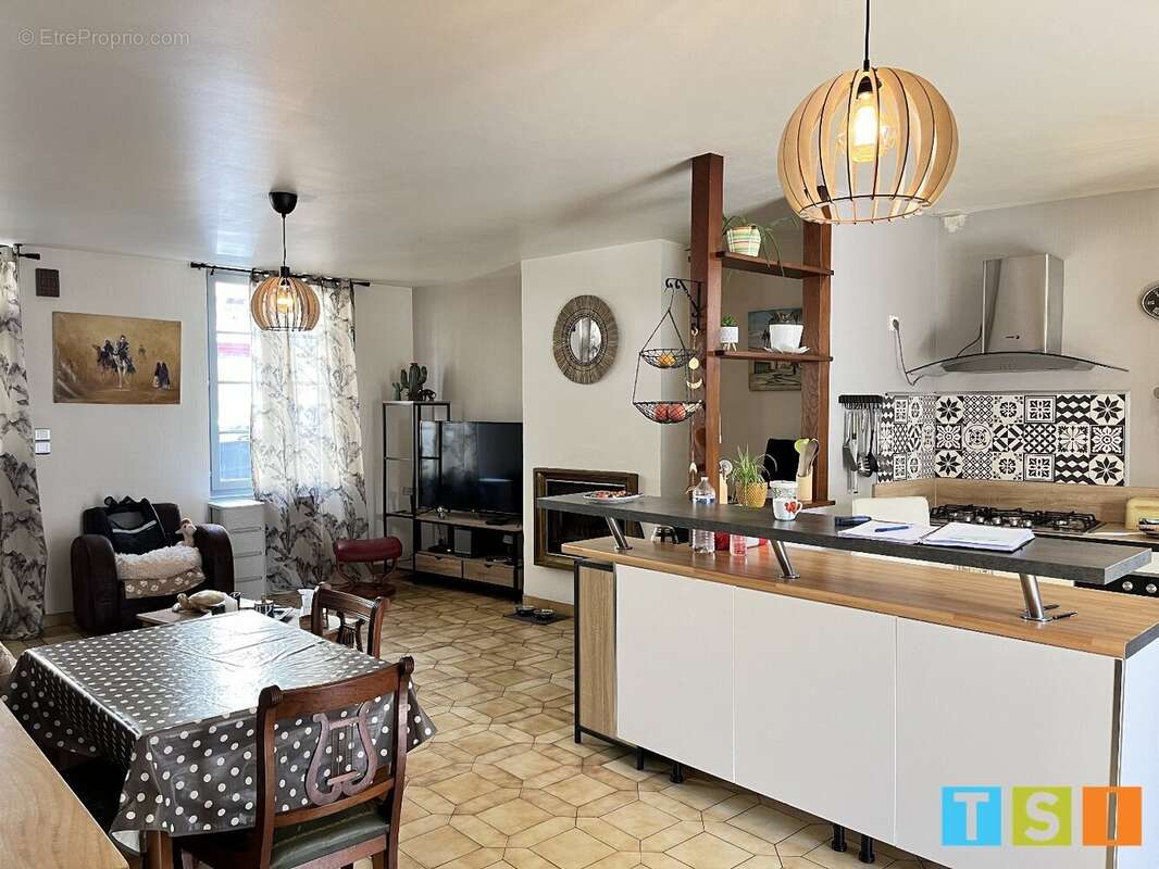 Maison à MONTREJEAU