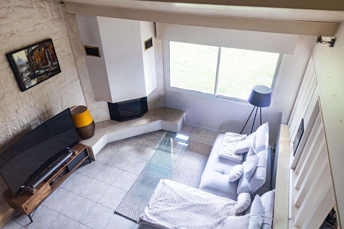 Maison Contemporaine, belle piscine, grande terrasse et double garage - photo 6