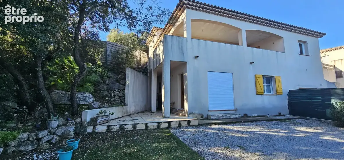 Le Luc - Maison 150 m² avec 2 espaces de vie, 4 chambres, terrasses et garage - photo 2