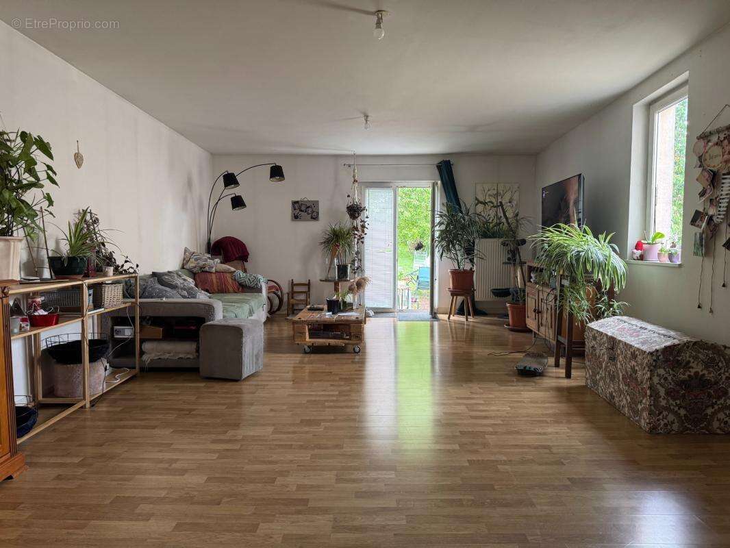 Immeuble à vendre MAIZIERES LES VIC (57) - photo 2
