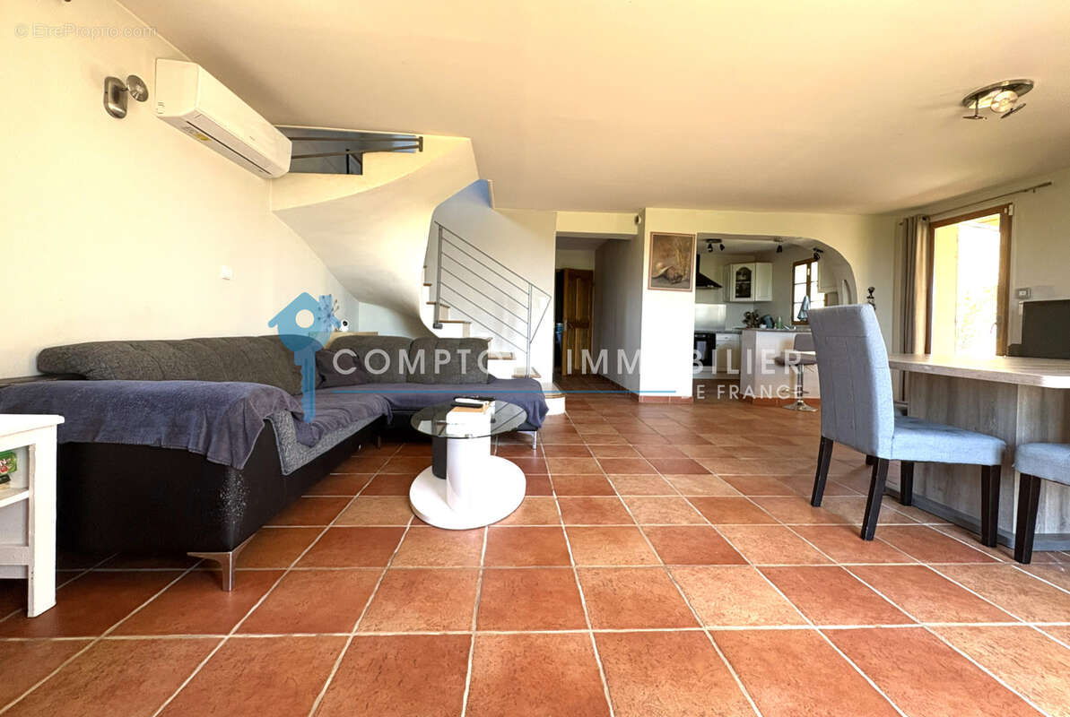DEPT-30-A VENDRE-POUZILHAC Ensemble immobilier de 550m2 avec superficie habitable actuelle de 170m2 évolutive - photo 9