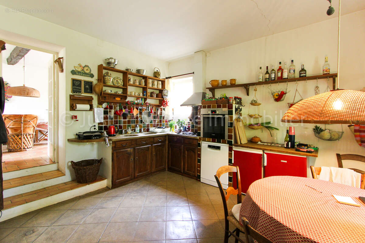 Maison à SUZETTE