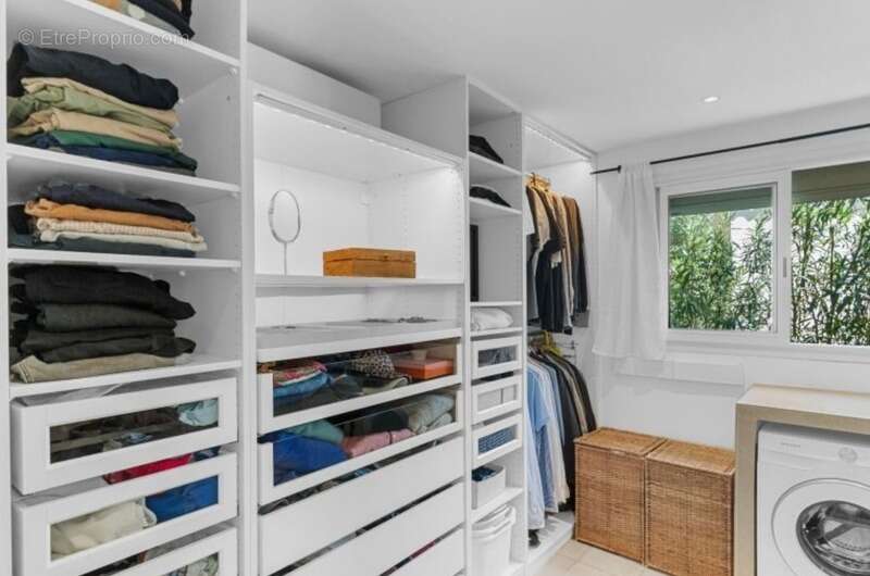 Maison à LA ROQUETTE-SUR-SIAGNE