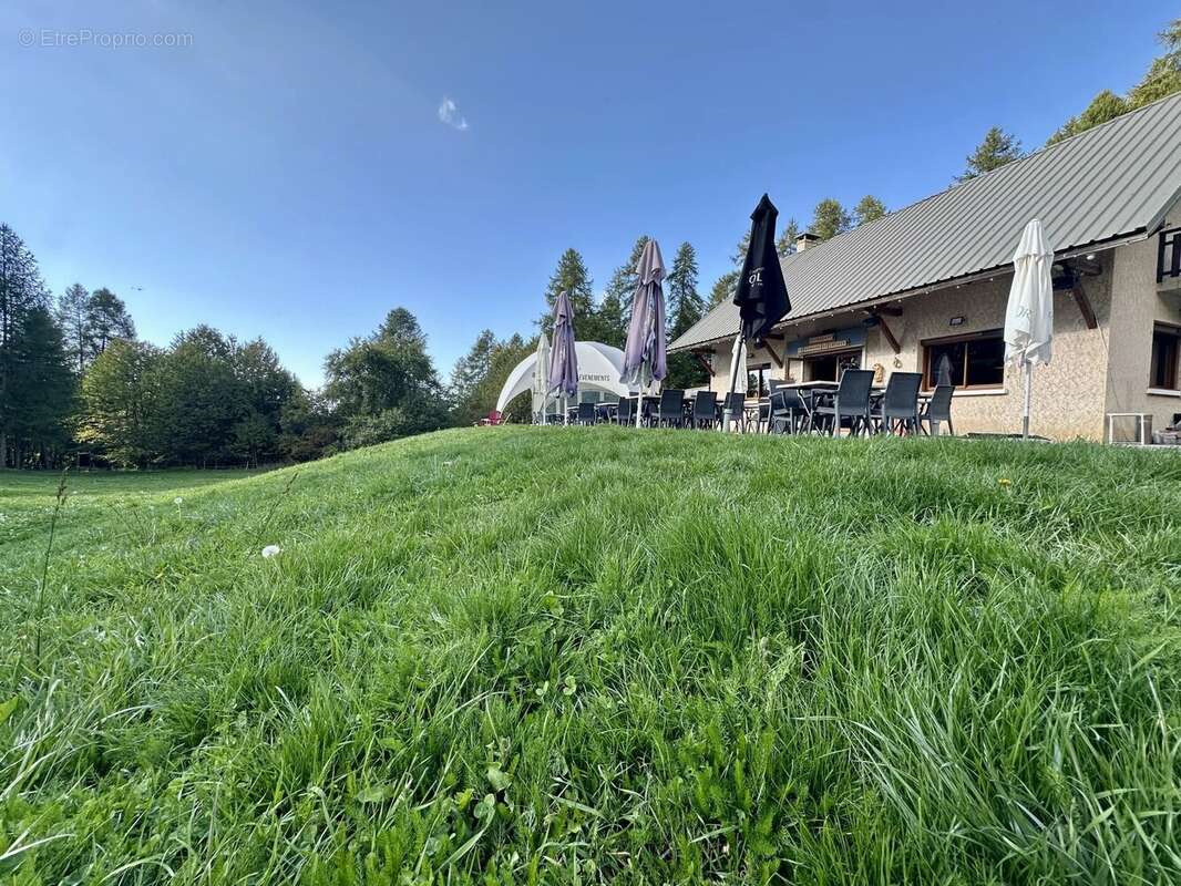 Commerce à SAINT-LEGER-LES-MELEZES