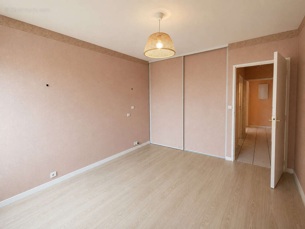 Appartement  T4 avec cave et garage en sous-sol - photo 9