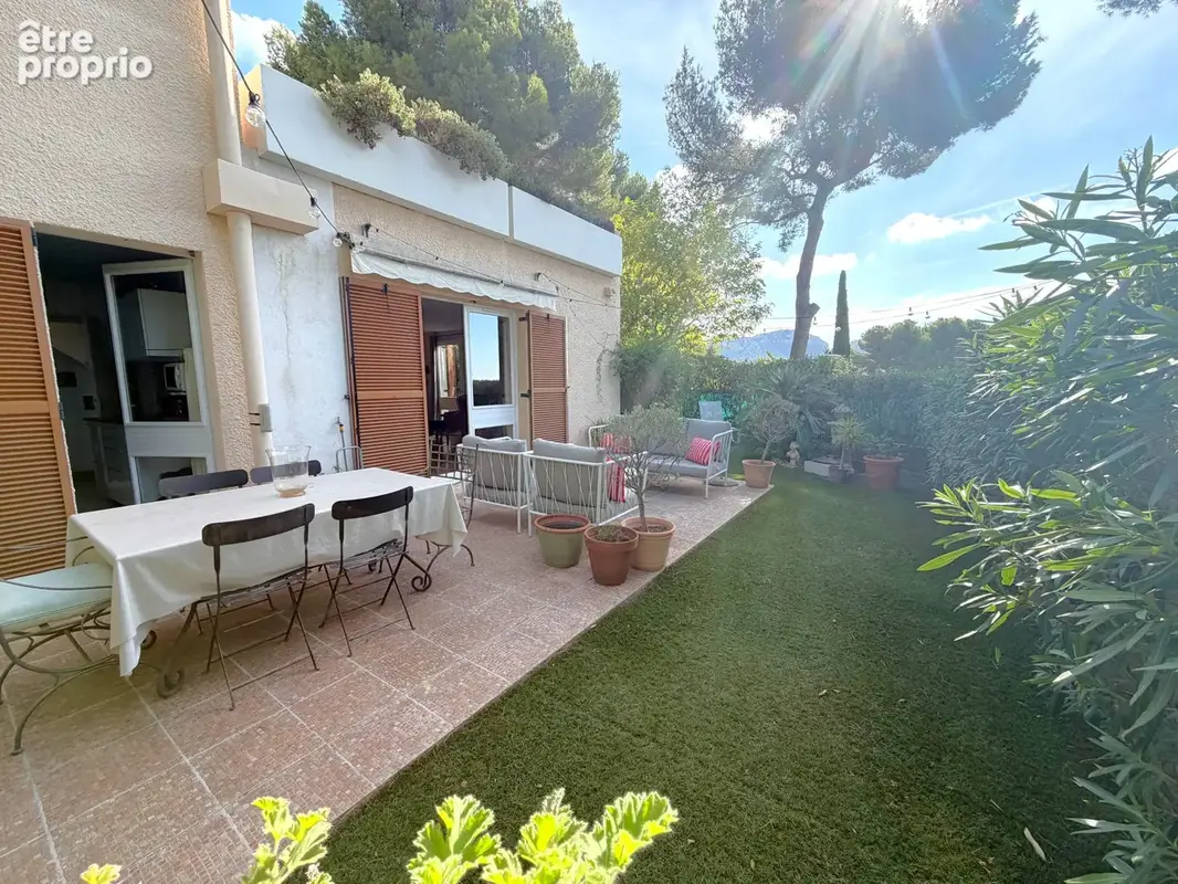 Cassis - T4 en duplex avec jardin privatif et garage dans résidence fermée - photo 3