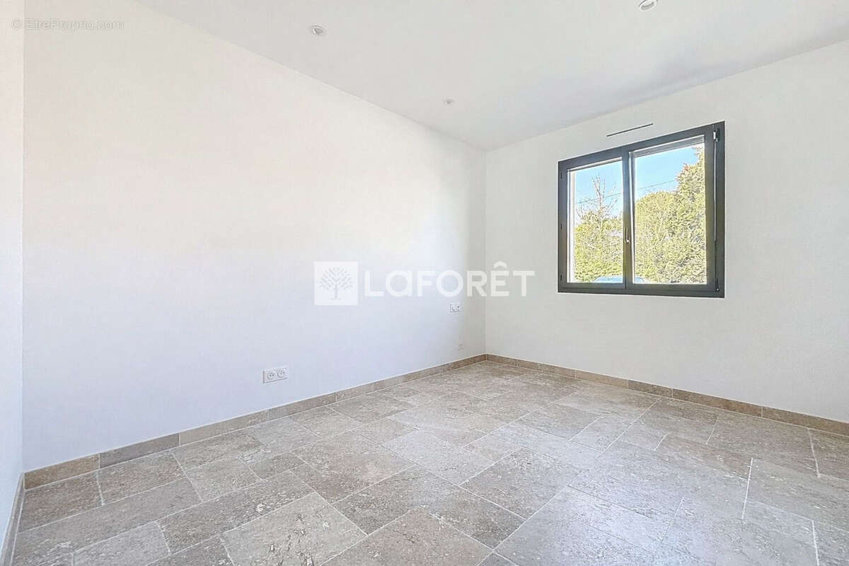 Maison à FONTAINE-LA-GUYON