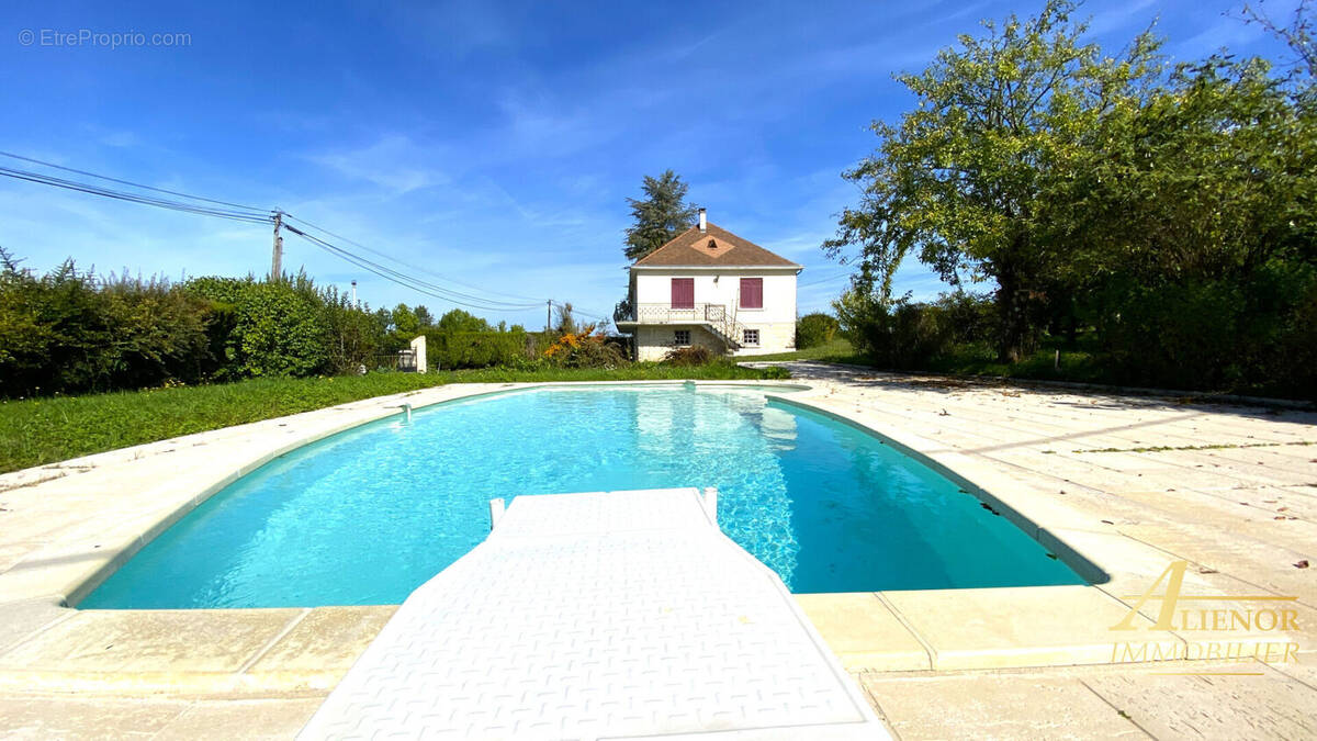 Maison à BOURDEILLES