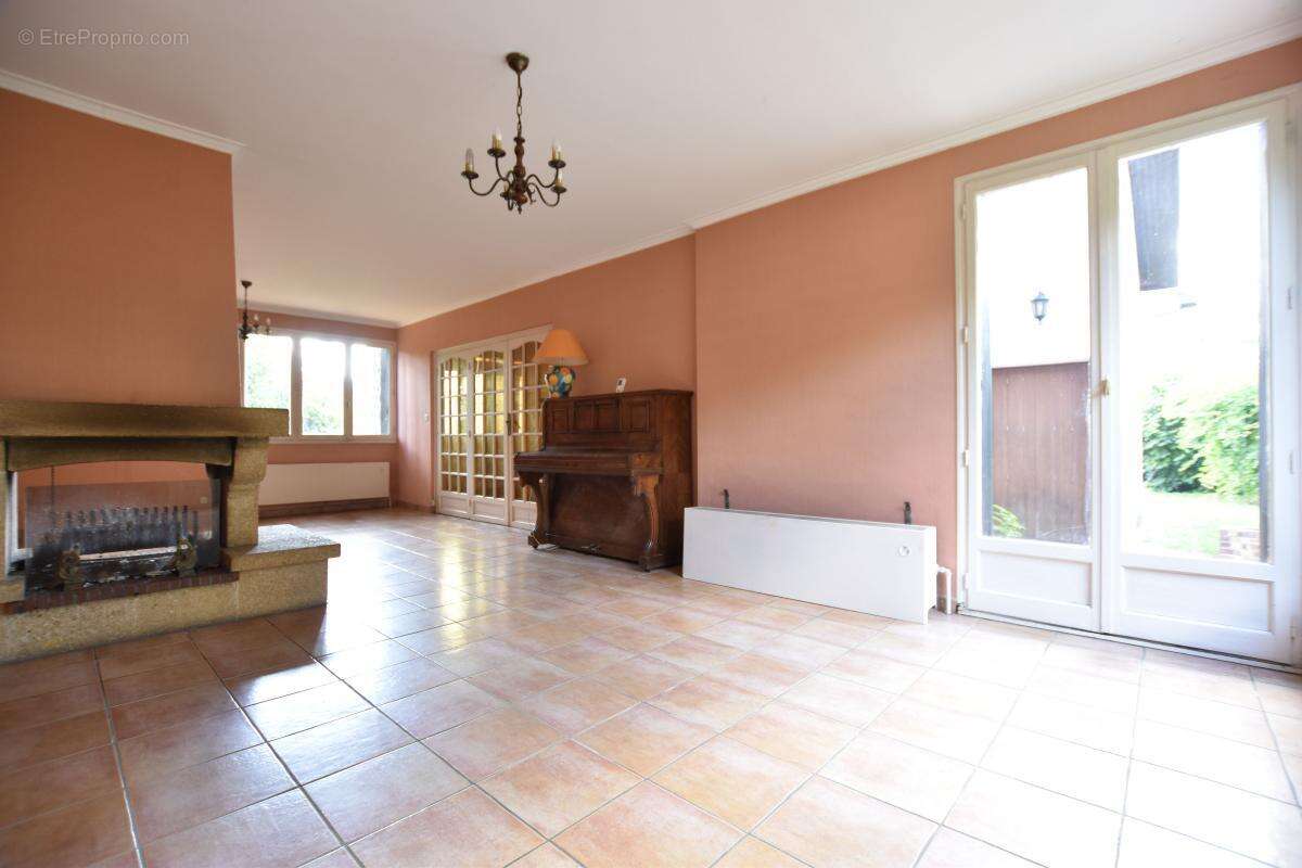 Maison 151 m² + terrain 574 m² – Gros potentiel – Idéal artisans / rénovation - photo 7