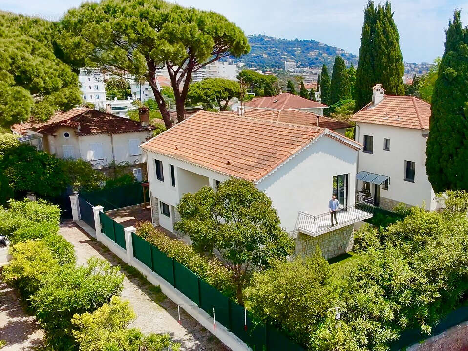 Maison de 3 appartements avec jardin et parking • Secteur Tassigny Cannes - photo 3