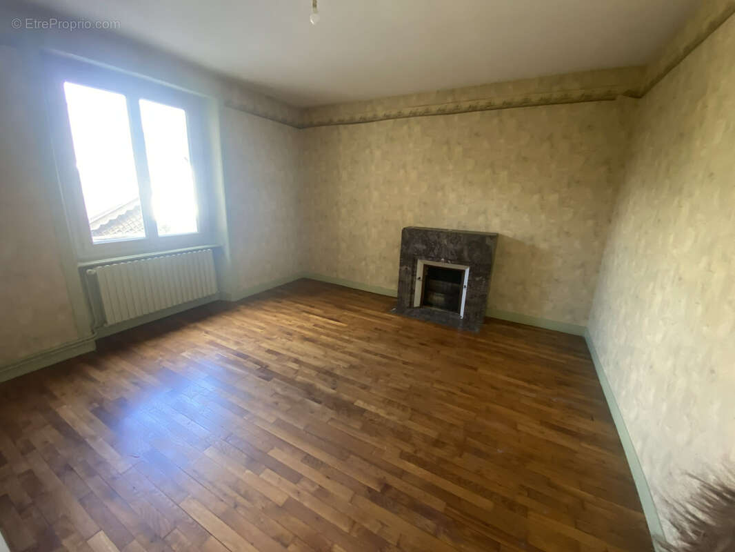 Maison à LOUVIGNE-DU-DESERT