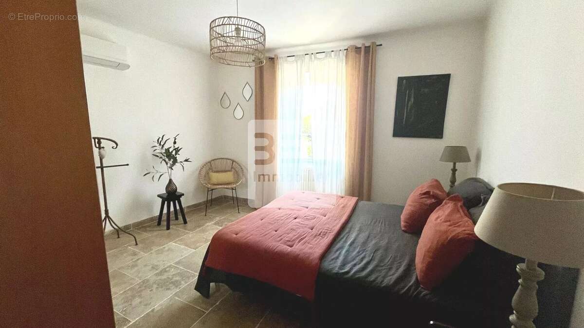 Maison à LAUDUN-L&#039;ARDOISE