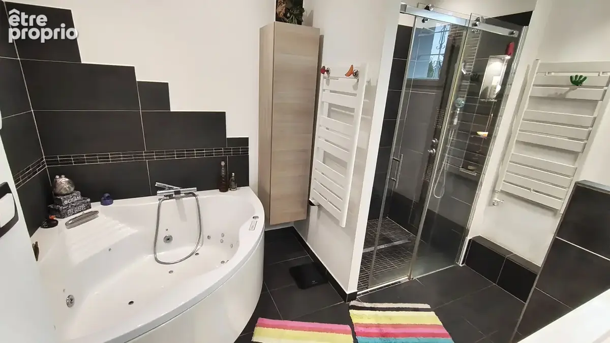 Maison familiale de 126 m2 avec 4 chambres et jardin arboré de 1 208 m² - photo 16