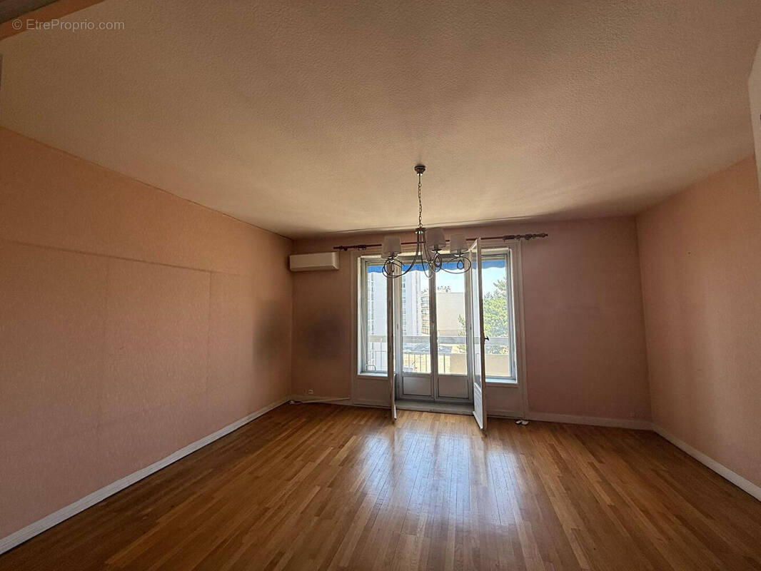 Appartement à LYON-8E