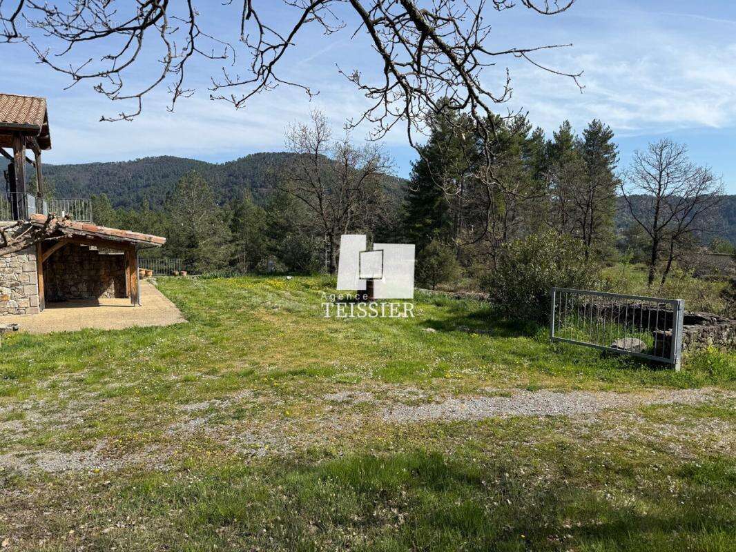 Maison à SAINT-PIERRE-SAINT-JEAN