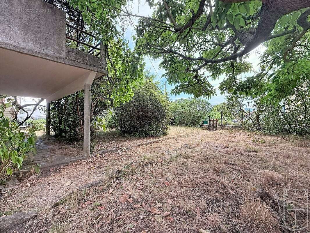 Maison en pierre A RENOVER avec possibilité de créer plusieurs logements. - photo 32