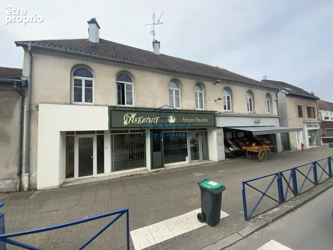Immeuble 1488m2 centre-ville lure - photo 1