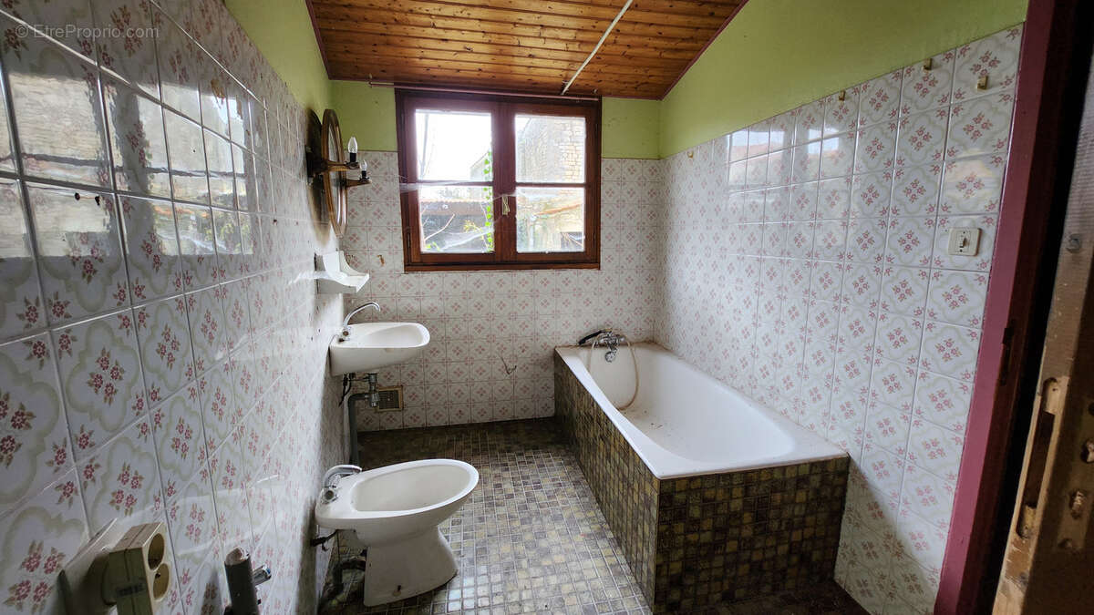 Maison à SAINTE-GEMME-LA-PLAINE