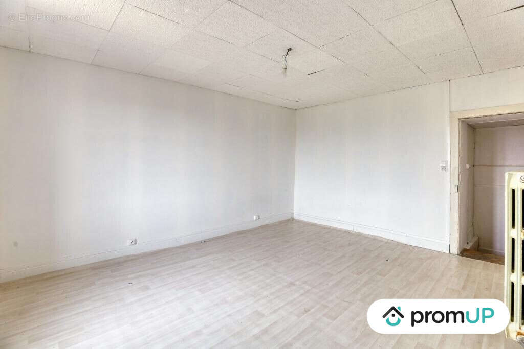 Maison à AINAY-LE-CHATEAU