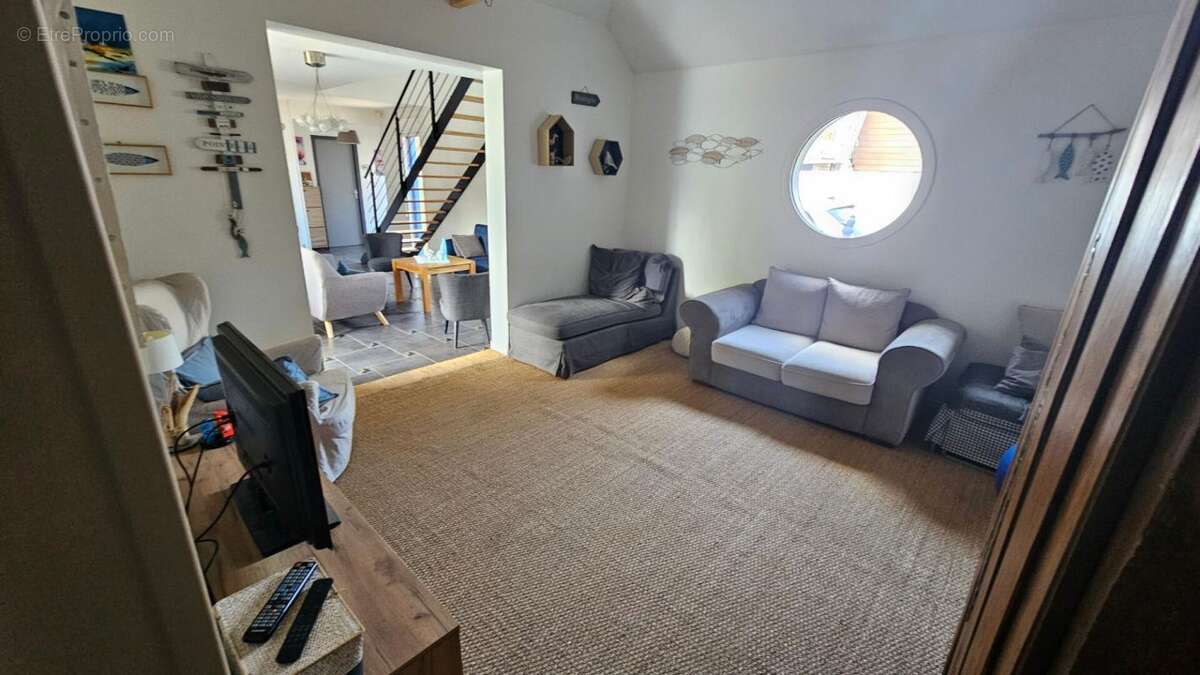 Houdan 3 mn / Maison familiale ossature bois de 195 m2 avec dépendances et piscine - photo 10