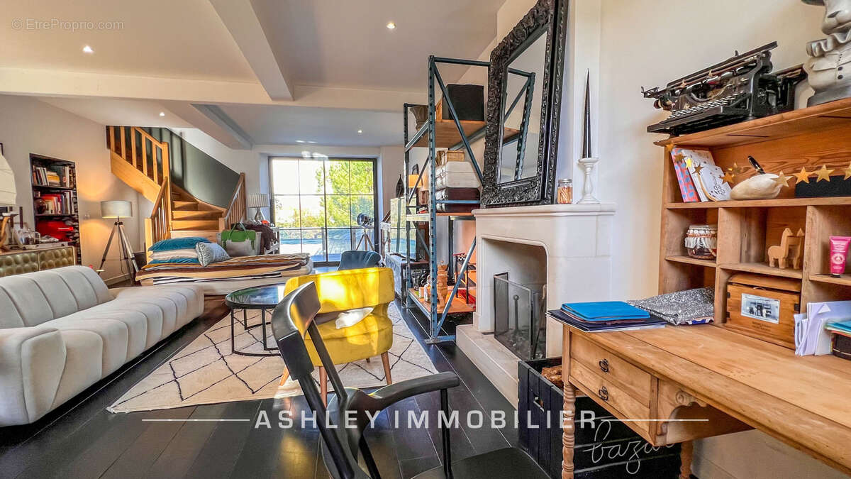 À vendre - maison charentaise du xviiie avec piscine, dépendances et terrain de 2 400 m2 - saint-soulle - photo 8