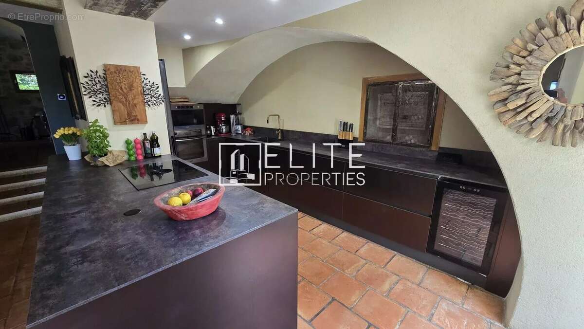 Maison en pierre 233m² & piscine + dépendances - grasse - photo 4