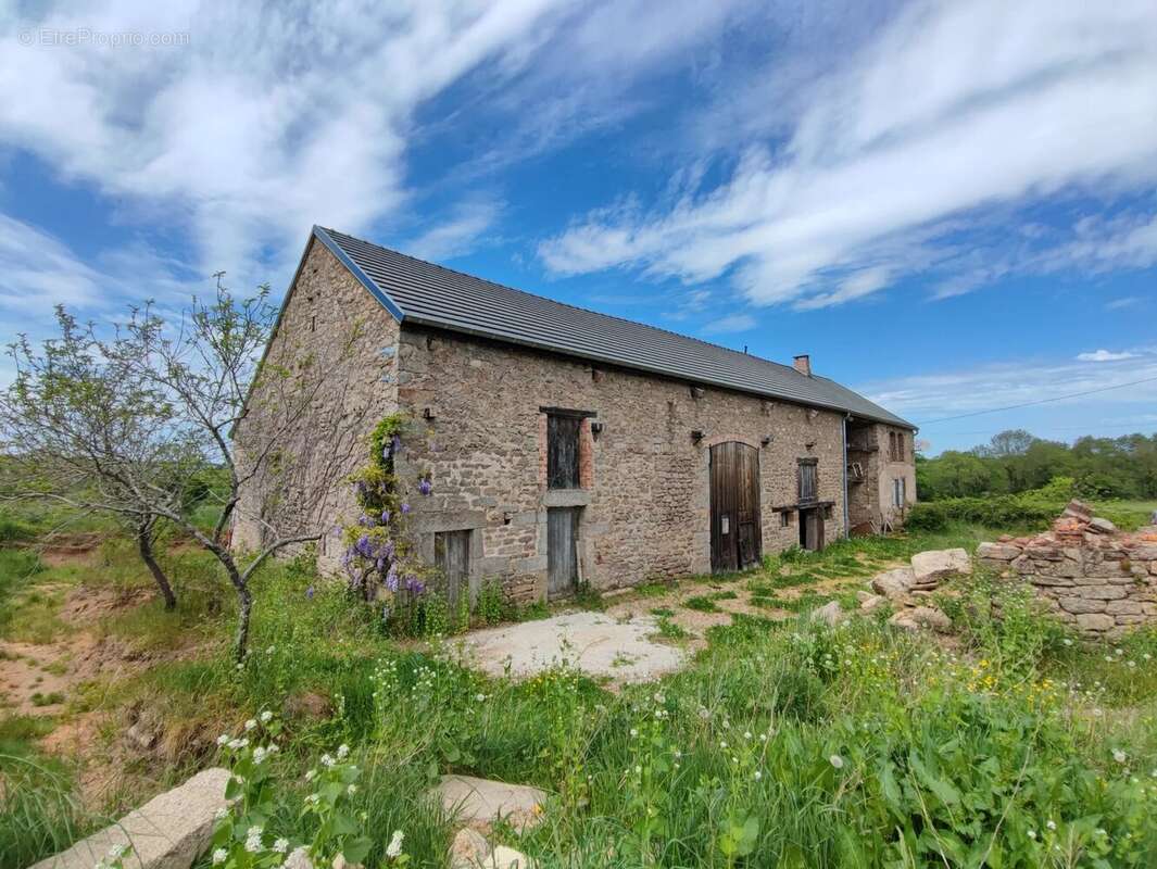 Maison à LA ROCHE-EN-BRENIL