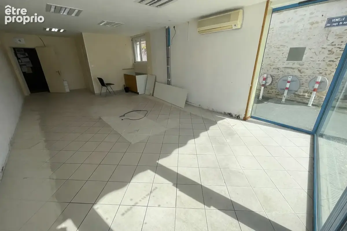 Local commercial avec appartement - photo 2